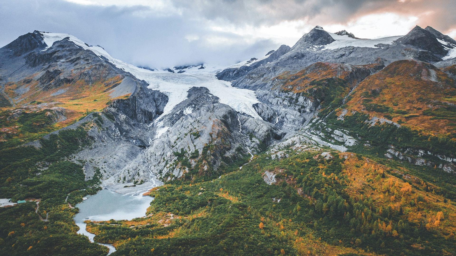 Hatcher Pass scenic mountain landscape with autumn colors and glacial views in Alaska